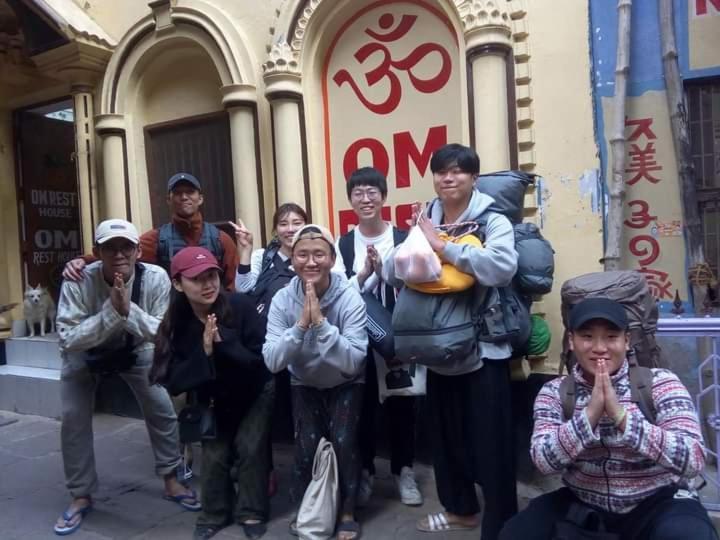 ホテル Om Rest House バラナシ エクステリア 写真
