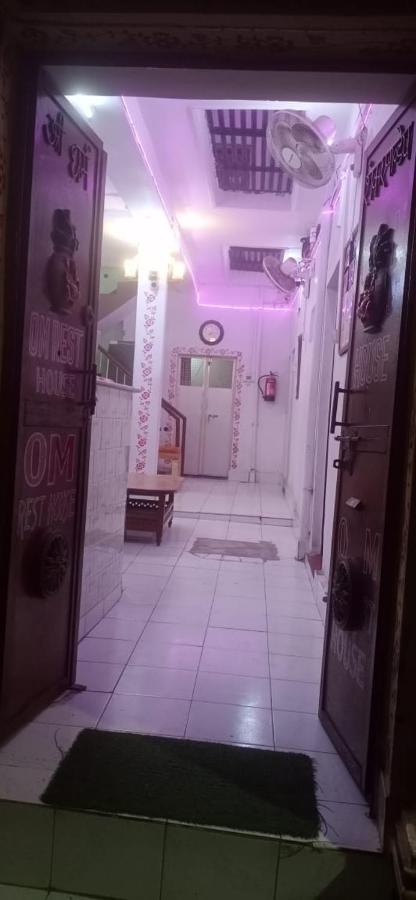 ホテル Om Rest House バラナシ エクステリア 写真
